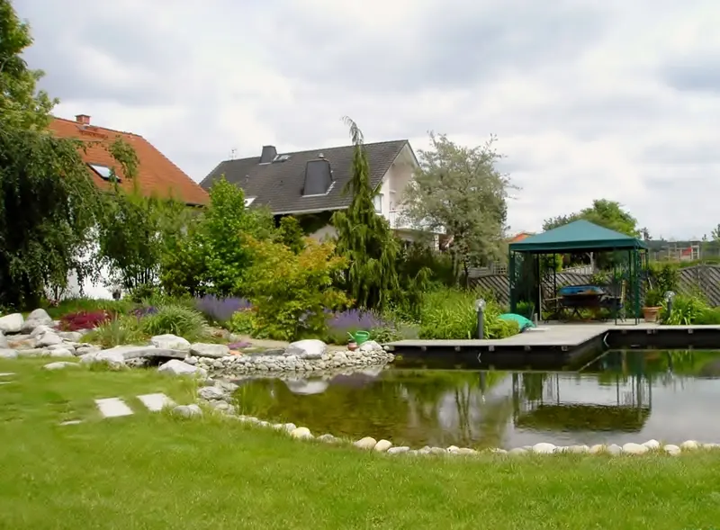 Garten mit Badeteich in Wehrheim/Taunus – Projektfoto