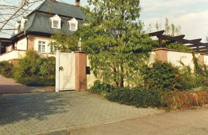 Strassenansicht links
