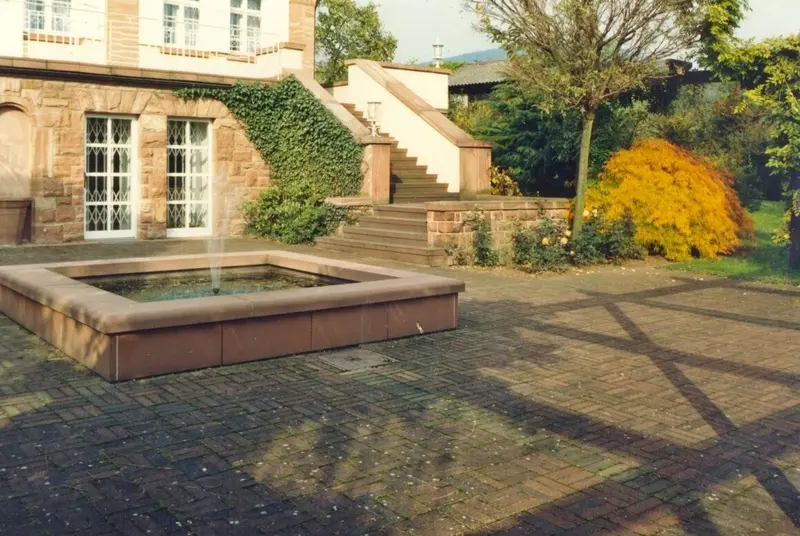 Zentraler Springbrunnen