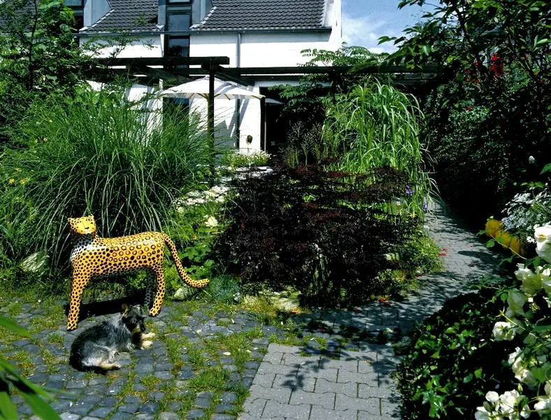 Garten der Künstlerin Helen Nakath in Meerbusch – Projektfoto