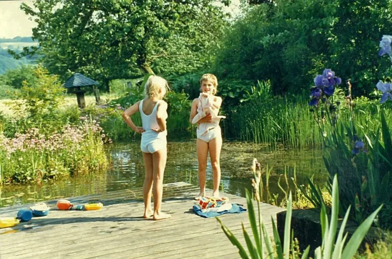 Garten mit Wasser und Stauden im Bergischen Land – Projektfoto