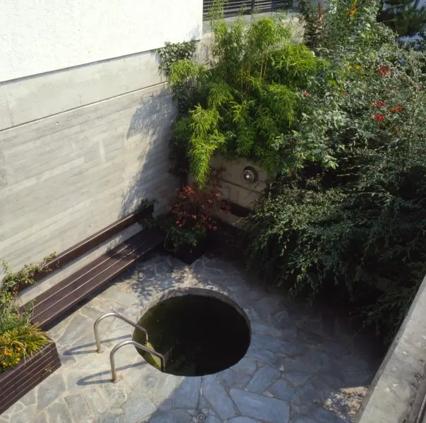 Tauchbecken von oben gesehen