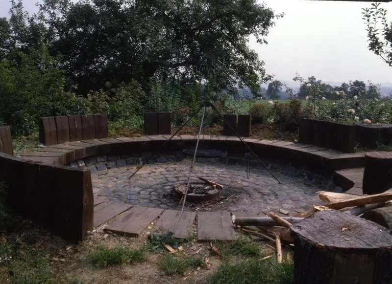 Garten mit Wasser und Stauden im Bergischen Land – Projektfoto