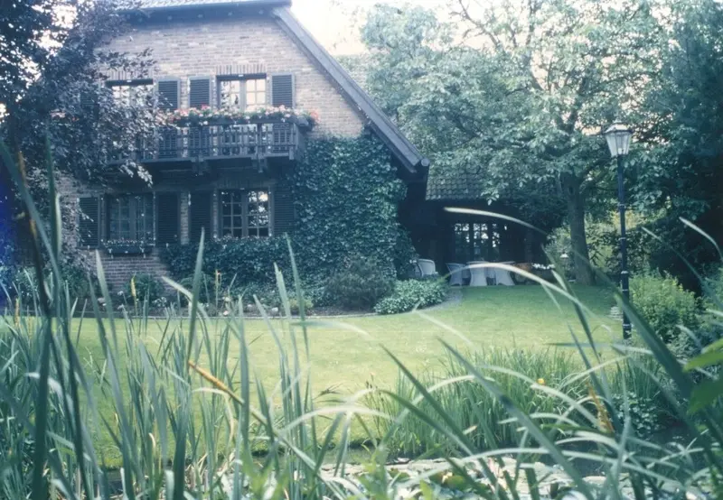Vorgarten mit Teich