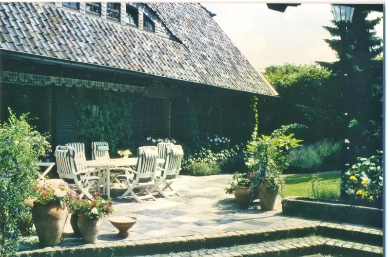 Gartententerrasse vom Pavillon aus gesehen