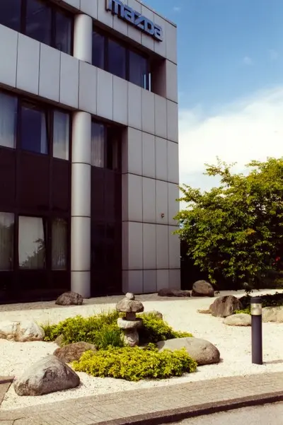 Bürogebäude der Fa MAZDA in Leverkusen-Hitdorf – Projektfoto