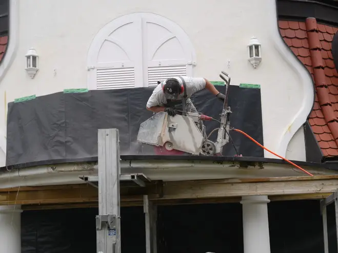 Die Betonsäge im Einsatz.