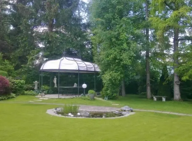 Toll- auch die Hecken-Kuben vor dem Pavillon sind verschwunden